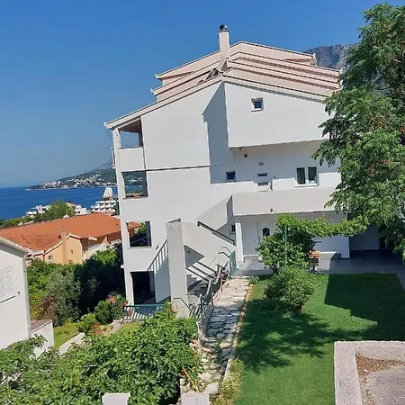 Apartament Zderic *