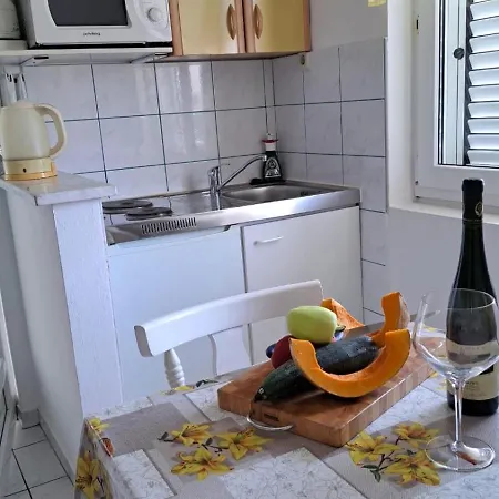 Apartament Zderic *