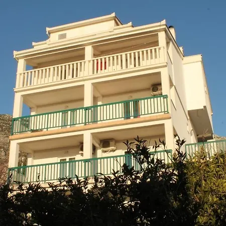 Apartament Zderic *