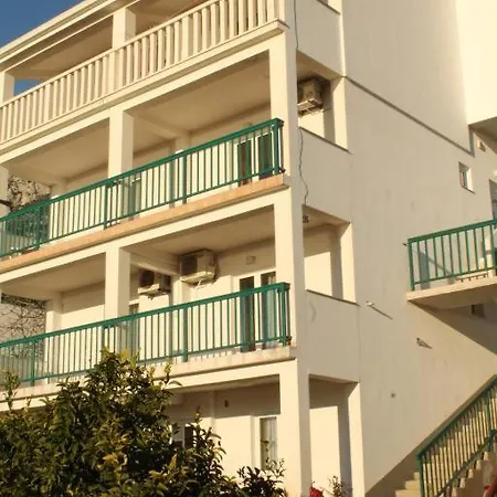 Apartament Zderic *